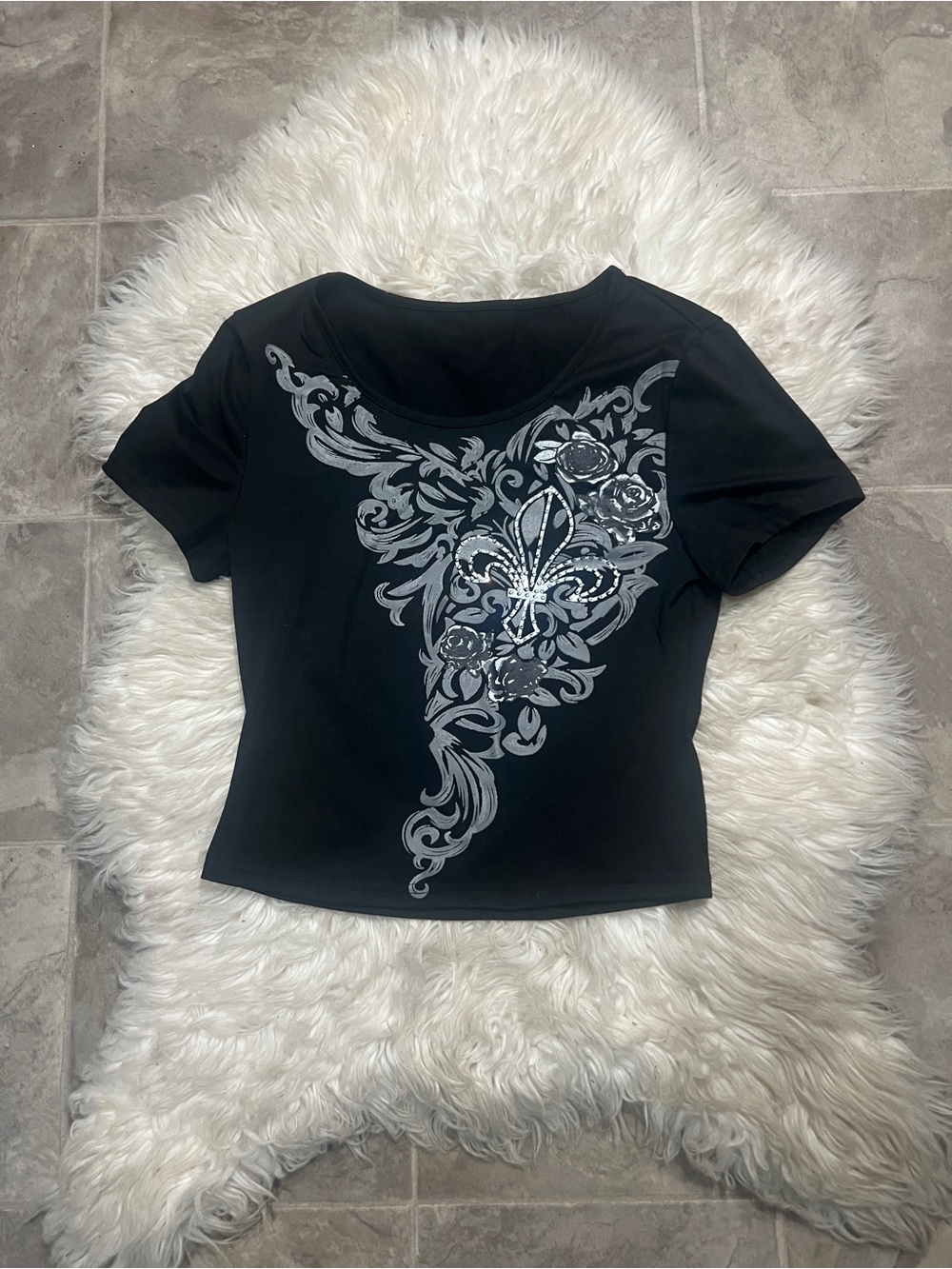 Filigree Black Short Sleeve Top Cropped with Silver Fleur-de-Lis Graphic